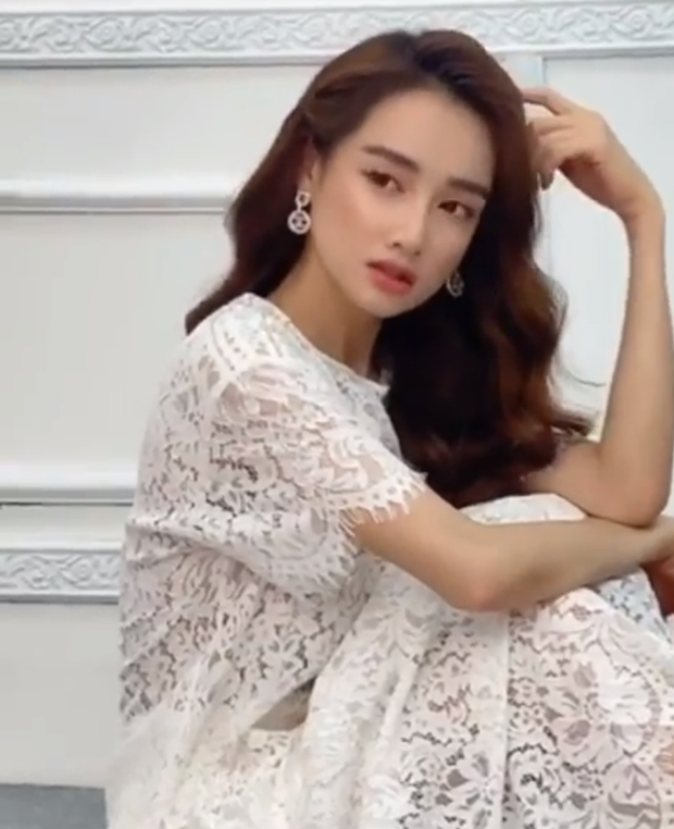 Nhã Phương gây sốt với clip khoe cận cảnh nhan sắc qua camera thường, netizen chỉ dán mắt vào cánh tay gầy khẳng khiu - Ảnh 4. Nhã Phương gây sốt với clip khoe cận cảnh nhan sắc qua camera thường, netizen chỉ dán mắt vào cánh tay gầy khẳng khiu - Ảnh 4.