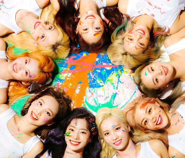 Tranh cãi vị thế của Red Velvet: Bán album lẫn lượt xem YouTube đều thua TWICE và BLACKPINK, liệu có xứng “chung mâm” với 2 nhóm đàn em? - Ảnh 5. Tranh cãi vị thế của Red Velvet: Bán album lẫn lượt xem YouTube đều thua TWICE và BLACKPINK, liệu có xứng “chung mâm” với 2 nhóm đàn em? - Ảnh 5.