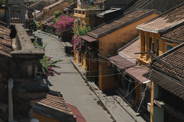 Khung cảnh đối lập giữa Hội An và Đà Nẵng sau dịch Covid-19: Nơi hồi sinh nhộn nhịp, nơi vẫn loay hoay kích cầu du lịch - Ảnh 1.