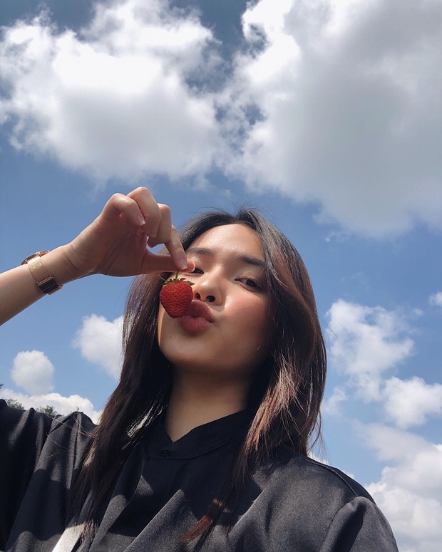 Ứng cử viên sáng giá của Hoa Hậu Việt Nam 2020 từng là hot girl cổ vũ World Cup, mẫu ảnh có tiếng ở Hà Nội - Ảnh 9. Ứng cử viên sáng giá của Hoa Hậu Việt Nam 2020 từng là hot girl cổ vũ World Cup, mẫu ảnh có tiếng ở Hà Nội - Ảnh 9.