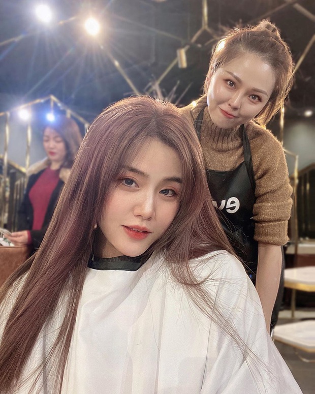 Có kiểu người như chị đẹp Ông Thoại Liên: Thay màu tóc 1 tháng dăm ba lần, kiểu gì cũng xinh mới tức ák - Ảnh 7. Có kiểu người như chị đẹp Ông Thoại Liên: Thay màu tóc 1 tháng dăm ba lần, kiểu gì cũng xinh mới tức ák - Ảnh 7.