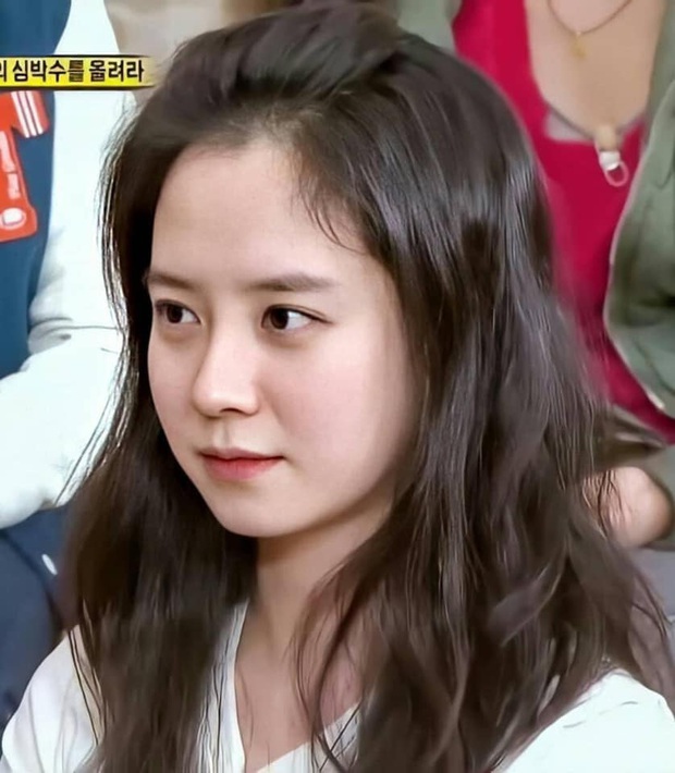 Song Ji Hyo xứng danh nữ thần mặt mộc: Ảnh không son phấn 8 năm đào lại vẫn gây nức nở vì quá xinh đẹp - Ảnh 3. Song Ji Hyo xứng danh nữ thần mặt mộc: Ảnh không son phấn 8 năm đào lại vẫn gây nức nở vì quá xinh đẹp - Ảnh 3.