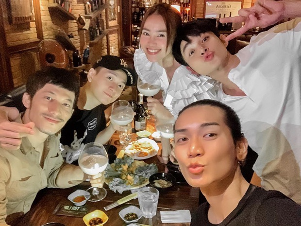 Dàn sao Chạy đi chờ chi hội ngộ mừng sinh nhật Thỏ đen - Thỏ trắng, fan càng mong sớm có mùa 2! - Ảnh 1. Dàn sao Chạy đi chờ chi hội ngộ mừng sinh nhật Thỏ đen - Thỏ trắng, fan càng mong sớm có mùa 2! - Ảnh 1.