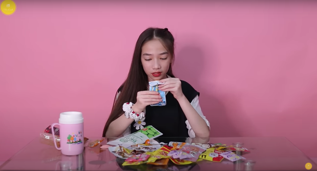Vy Cà Mau - Youtuber sinh năm 2007 ra clip bắt trend kiếm tiền đều đều, cuối năm vẫn đạt HSG mới nể - Ảnh 3. Vy Cà Mau - Youtuber sinh năm 2007 ra clip bắt trend kiếm tiền đều đều, cuối năm vẫn đạt HSG mới nể - Ảnh 3.