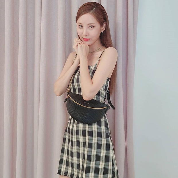 Diện váy ca rô như Seohyun vừa trẻ xinh lại vừa cá tính, các nàng không cần phối đồ cao tay vẫn yên tâm chuẩn đẹp - Ảnh 3. Diện váy ca rô như Seohyun vừa trẻ xinh lại vừa cá tính, các nàng không cần phối đồ cao tay vẫn yên tâm chuẩn đẹp - Ảnh 3.