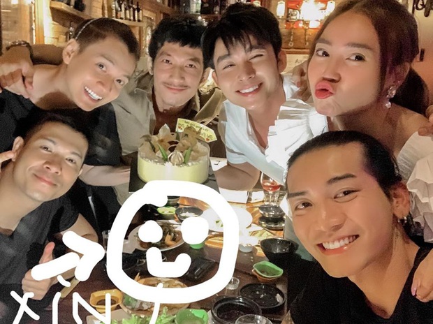 BB Trần đúng nghĩa lúc đi hết mình, lúc về hết hồn trong ngày hội tụ cùng dàn sao Chạy đi chờ chi - Ảnh 2. BB Trần đúng nghĩa lúc đi hết mình, lúc về hết hồn trong ngày hội tụ cùng dàn sao Chạy đi chờ chi - Ảnh 2.