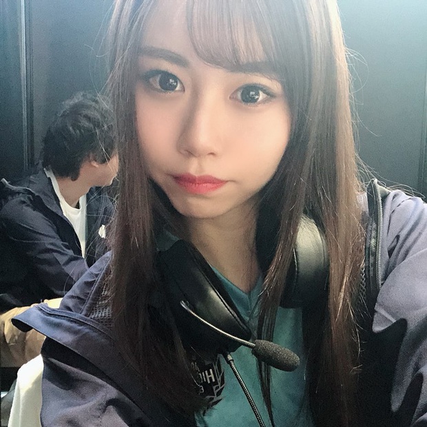 LMHT chuyên nghiệp Nhật Bản phát sốt với sự xuất hiện của nữ game thủ xinh đẹp chỉ mới 17 tuổi - Ảnh 1.