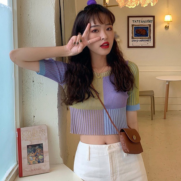 Kiểu áo thun được đôi bạn Jennie, Somi lăng xê: Trông thì đơn giản mà nàng nào diện lên cũng nữ tính, xinh xẻo hơn - Ảnh 4. Kiểu áo thun được đôi bạn Jennie, Somi lăng xê: Trông thì đơn giản mà nàng nào diện lên cũng nữ tính, xinh xẻo hơn - Ảnh 4.