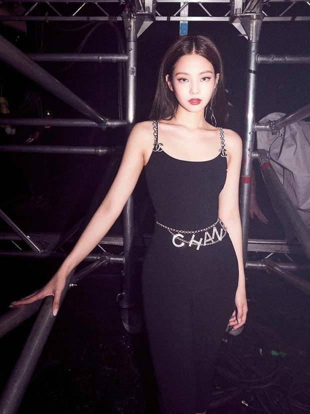 BLACKPINK tái mặt nghe Lisa nói bài đánh giá thời thực tập sinh là tuyệt nhất, đúng chuẩn phát ngôn từ học sinh giỏi luôn đạt điểm A! - Ảnh 4. BLACKPINK tái mặt nghe Lisa nói bài đánh giá thời thực tập sinh là tuyệt nhất, đúng chuẩn phát ngôn từ học sinh giỏi luôn đạt điểm A! - Ảnh 4.