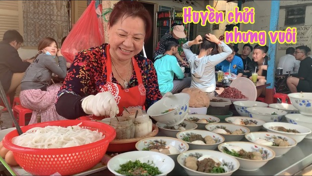 3 hàng “bún chửi” đình đám nhất Việt Nam: Lúc nào cũng đông nghẹt khách tìm đến vì tò mò, đồ ăn thuộc dạng ngon nức tiếng - Ảnh 7.