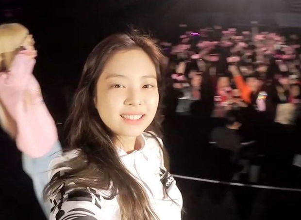 Nữ thần mặt mộc gọi tên Jennie (BLACKPINK): Dạo gần đây rất tự tin không son phấn, từ ngoài đời cho tới lên sân khấu đều quá đỉnh - Ảnh 6.