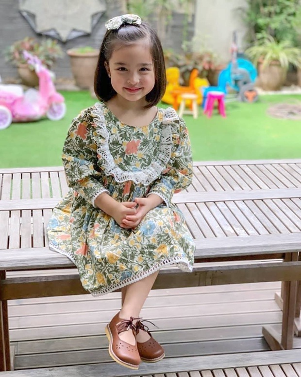 The most beautiful daughter in the Philippines makes half a million people go crazy with just one photo, no wonder her salary is higher than her mother's - Photo 2.