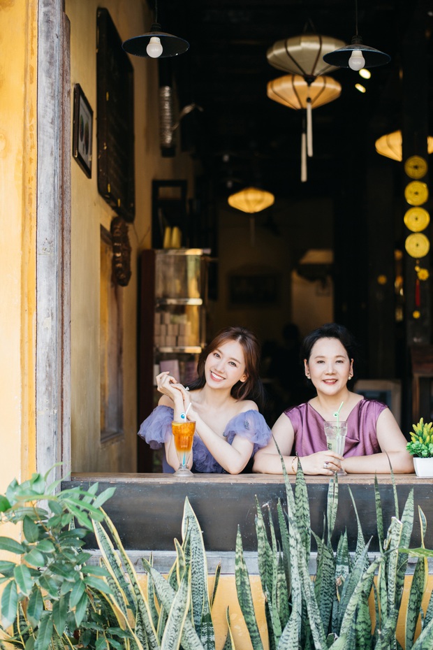 Hari Won tung bộ ảnh du lịch riêng đầu tiên với mẹ ruột người Hàn, thừa nhận có lỗi với bà sau gần 4 năm kết hôn - Ảnh 5.