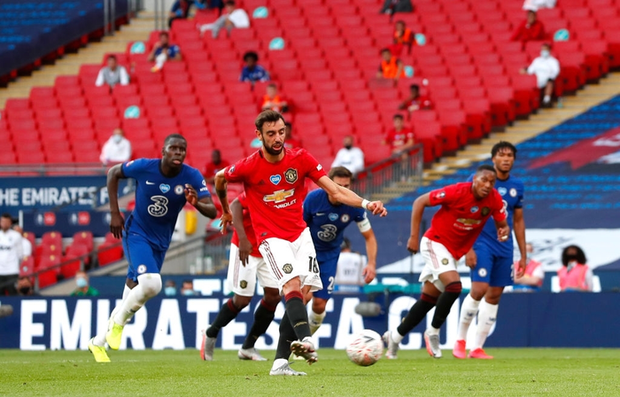 Hàng thủ liên tục mắc sai lầm, Manchester United bị loại khỏi FA Cup sau thất bại cay đắng trước Chelsea - Ảnh 8.