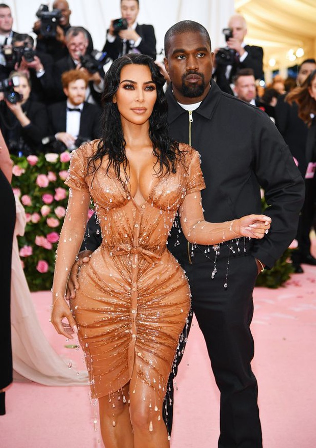 Kim Kardashian phẫn nộ vì Kanye West kể chuyện cô phá thai trong bài phát biểu tranh cử Tổng thống, cả gia tộc sốc nặng - Ảnh 4.