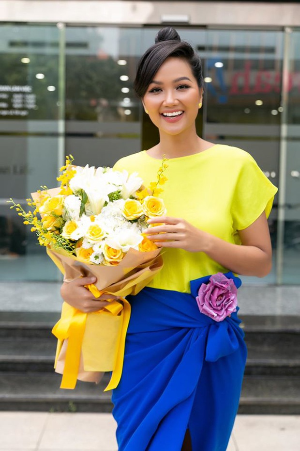 Chẳng cần lên tiếng, động thái mới nhất của HHen Niê đã nói rõ tình trạng hiện tại với người ấy sau tin đồn rạn nứt - Ảnh 3. Chẳng cần lên tiếng, động thái mới nhất của HHen Niê đã nói rõ tình trạng hiện tại với người ấy sau tin đồn rạn nứt - Ảnh 3.
