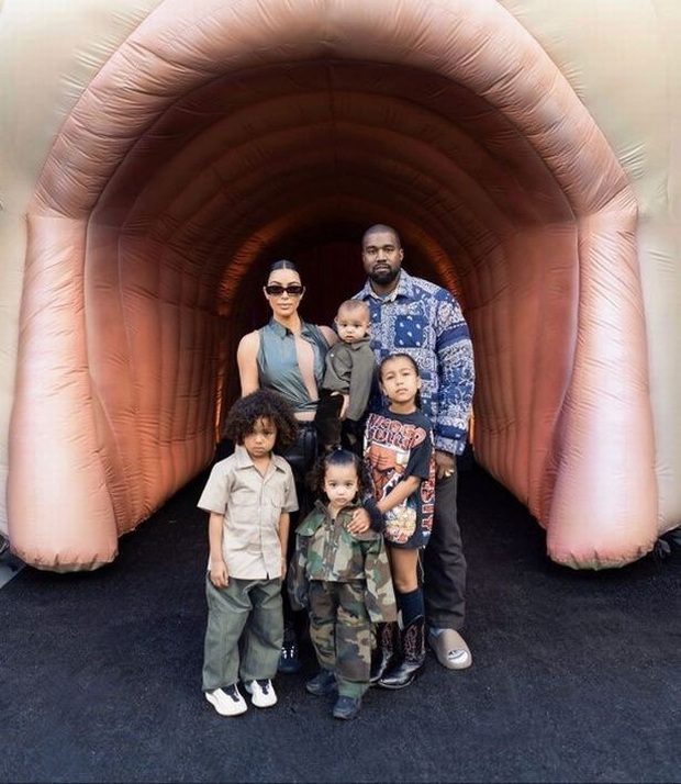 Kim Kardashian - Kanye West: Chàng yêu từ cái nhìn đầu tiên, nàng bỏ chồng sau 72 ngày để theo chàng và cú twist tan vỡ - Ảnh 12.