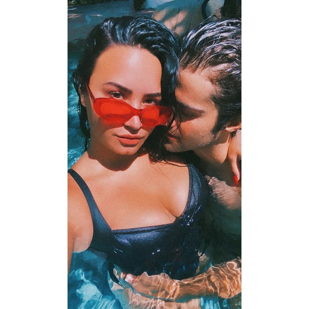 HOT: Demi Lovato đính hôn với bạn trai chỉ sau 4 tháng hẹn hò, khoe nhẫn kim cương khủng trên MXH - Ảnh 6.