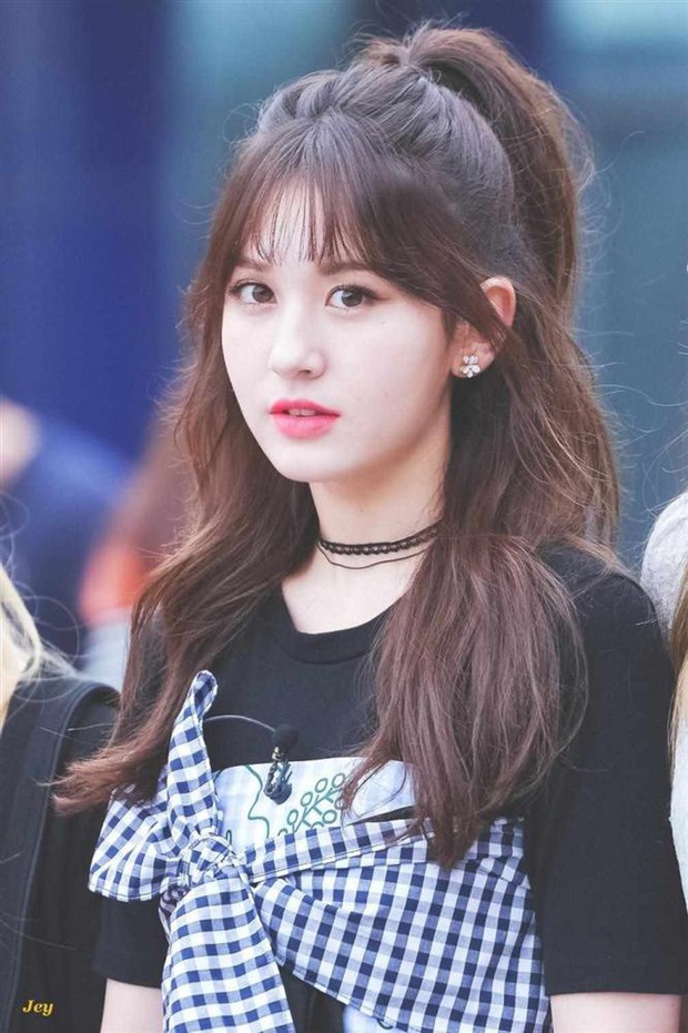 Bông hồng lai Jeon Somi: Bố là tài tử Hậu Duệ Mặt Trời lại được BLACKPINK cưng, 19 tuổi đã có thẻ đen cho giới siêu giàu - Ảnh 4.