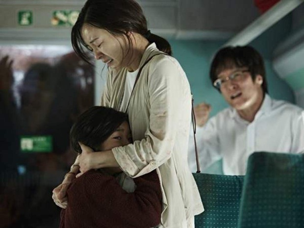 6 giả thuyết rợn người ở bom tấn Train To Busan 2: Con gái Gong Yoo vẫn còn sống, zombie sắp xâm chiếm cả thế giới rồi? - Ảnh 5.