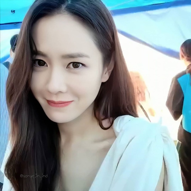 Đẳng cấp quốc bảo nhan sắc Son Ye Jin: Đăng clip khoe nhan sắc sương sương mà cũng lọt top Naver - Ảnh 3.