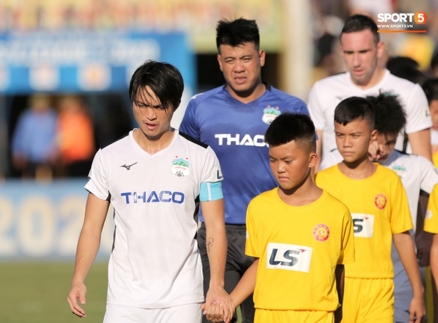 HLV Hàn Quốc có vì lo mà giấu Tuấn Anh, Xuân Trường trong ngày V.League trở lại? - Ảnh 1.