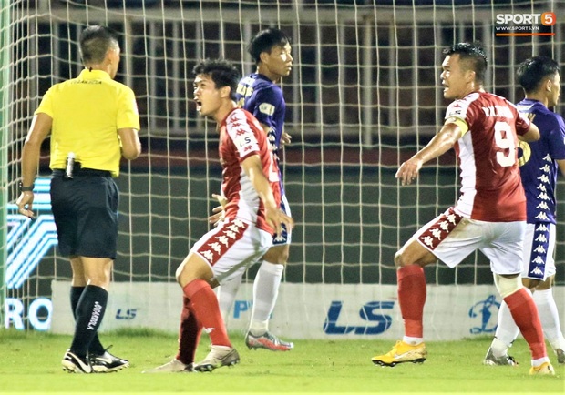 Thua Hà Nội FC, đội Công Phượng đòi thay Trưởng ban trọng tài - Ảnh 1.