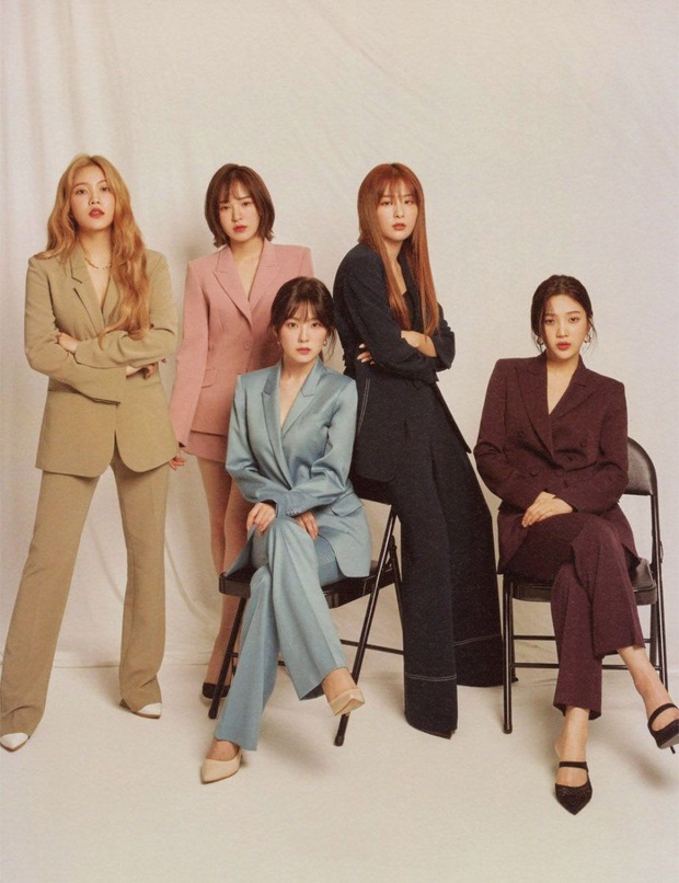 Tranh cãi vị thế của Red Velvet: Bán album lẫn lượt xem YouTube đều thua TWICE và BLACKPINK, liệu có xứng “chung mâm” với 2 nhóm đàn em? - Ảnh 7. Tranh cãi vị thế của Red Velvet: Bán album lẫn lượt xem YouTube đều thua TWICE và BLACKPINK, liệu có xứng “chung mâm” với 2 nhóm đàn em? - Ảnh 7.
