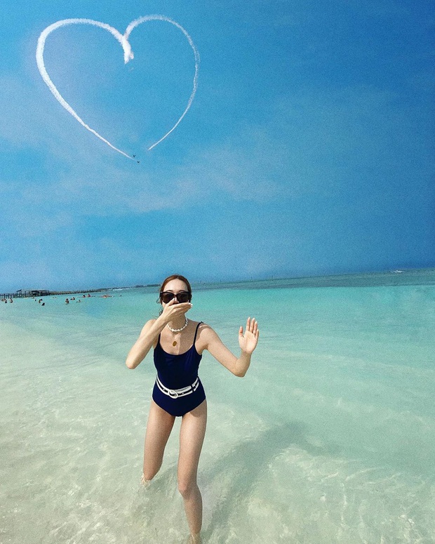 Không cắt xén hết hồn như sao Việt, các idol Hàn chỉ chuộng bikini đơn giản mà còn che bụng mỡ hết ý - Ảnh 1. Không cắt xén hết hồn như sao Việt, các idol Hàn chỉ chuộng bikini đơn giản mà còn che bụng mỡ hết ý - Ảnh 1.