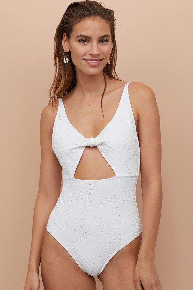 Không cắt xén hết hồn như sao Việt, các idol Hàn chỉ chuộng bikini đơn giản mà còn che bụng mỡ hết ý - Ảnh 19. Không cắt xén hết hồn như sao Việt, các idol Hàn chỉ chuộng bikini đơn giản mà còn che bụng mỡ hết ý - Ảnh 19.