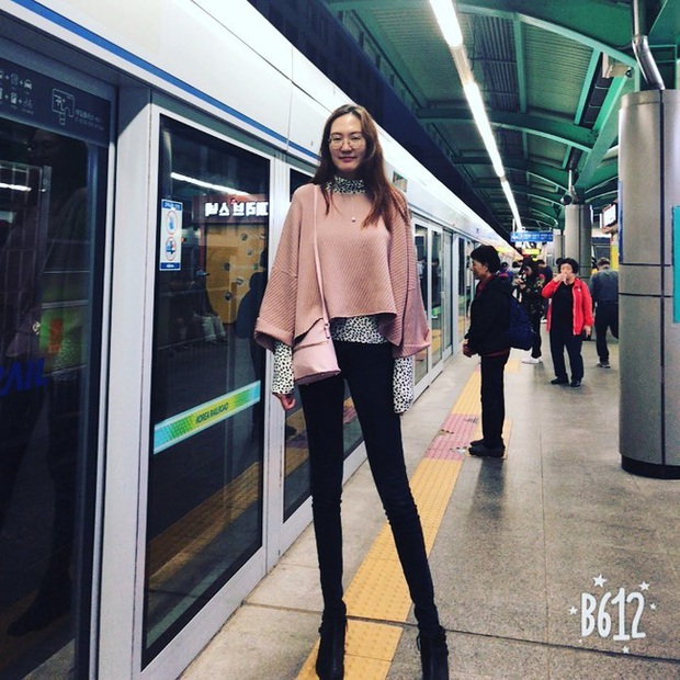 Cô gái có đôi chân dài nhất thế giới: Lùng sục khắp nơi mới mua được quần áo nhưng vẫn thích đi giày cao gót để khoe chân dài miên man - Ảnh 9.