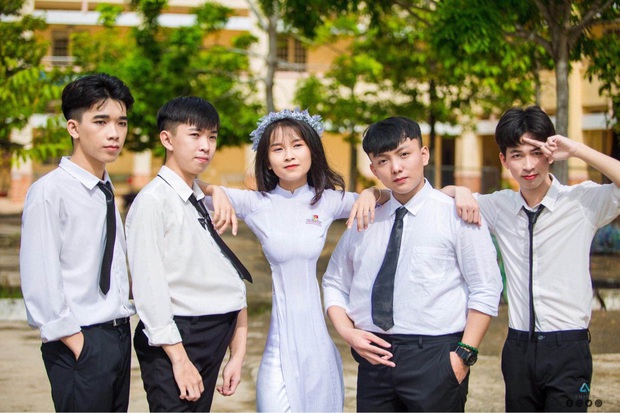 Khỏi cần giảm cân khi hội bạn thân luôn sẵn lòng tặng bạn vòng eo bé đến siêu thực - Ảnh 2. Khỏi cần giảm cân khi hội bạn thân luôn sẵn lòng tặng bạn vòng eo bé đến siêu thực - Ảnh 2.
