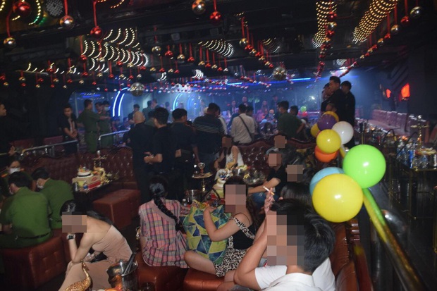 Đột kích 2 tụ điểm thác loạn của dân chơi ở trung tâm Sài Gòn - Ảnh 1.