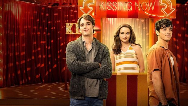 The Kissing Booth 2: Phim sốt một thời hóa chuyện vườn trường cổ lỗ sĩ như ngôn tình ba xu - Ảnh 2.