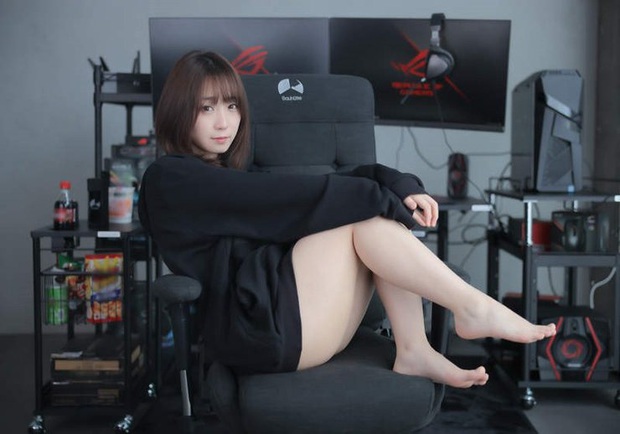 Nữ cosplayer khoe trải nghiệm ghế gaming mới, cộng đồng chỉ chú ý tâm hồn đẹp! - Ảnh 1.