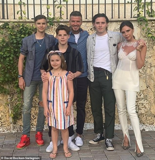 Cậu ấm nhà David Beckham đoàn tụ với gia đình sau 3 tháng cách li cùng bạn gái thế nhưng lại gây tranh cãi vì vấn đề tế nhị - Ảnh 1.