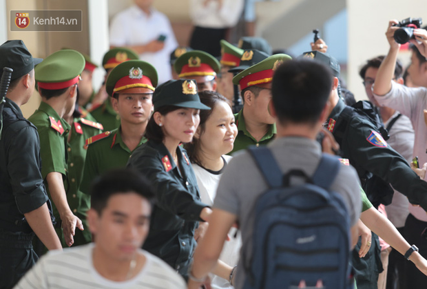 Bố của nữ chủ mưu giết người, đổ bê tông gào khóc sau khi con nhận bản án tử hình - Ảnh 6.