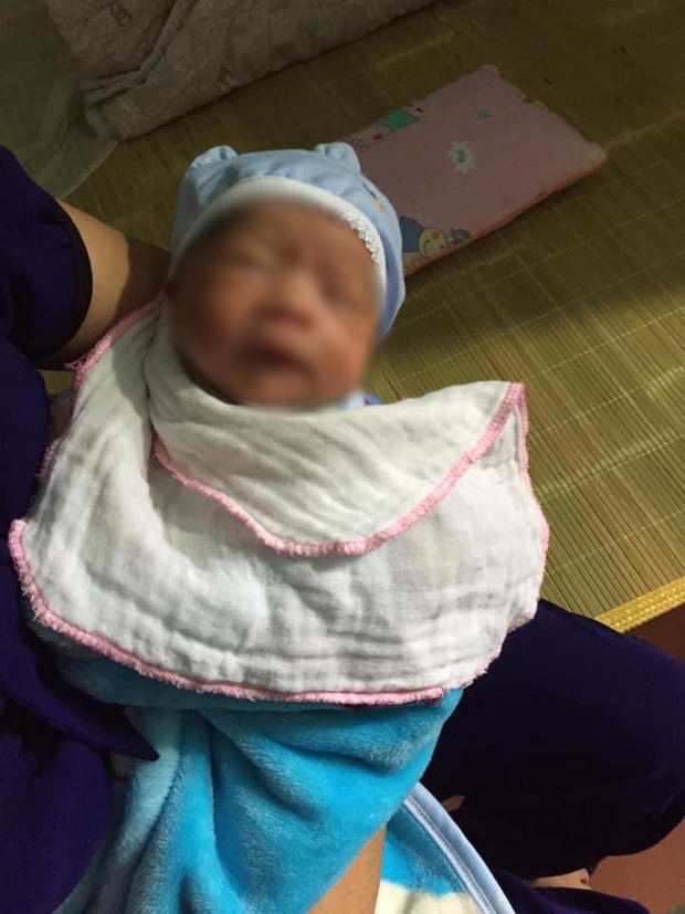 Bé sơ sinh bị mẹ bỏ rơi ở cổng chùa kèm lá thư gây phẫn nộ: “Muốn bỏ ở gầm cầu nhưng sợ pháp luật truy cứu, muốn quên tất cả để xây dựng hạnh phúc mới” - Ảnh 1.