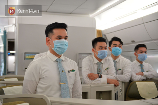 Chuyến bay đến Guinea Xích Đạo qua lời kể của tiếp viên 4 lần đưa đồng bào về nước mùa dịch: Tôi sợ chứ, nhưng... - Ảnh 3. Chuyến bay đến Guinea Xích Đạo qua lời kể của tiếp viên 4 lần đưa đồng bào về nước mùa dịch: Tôi sợ chứ, nhưng... - Ảnh 3.
