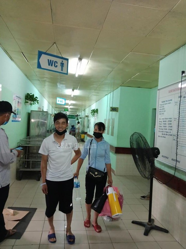 Nam tài xế GraBike bị đâm 6 nhát xuất viện: Nhớ lại vẫn còn rất sợ hãi, tôi sẽ không chạy Grab nữa - Ảnh 1.