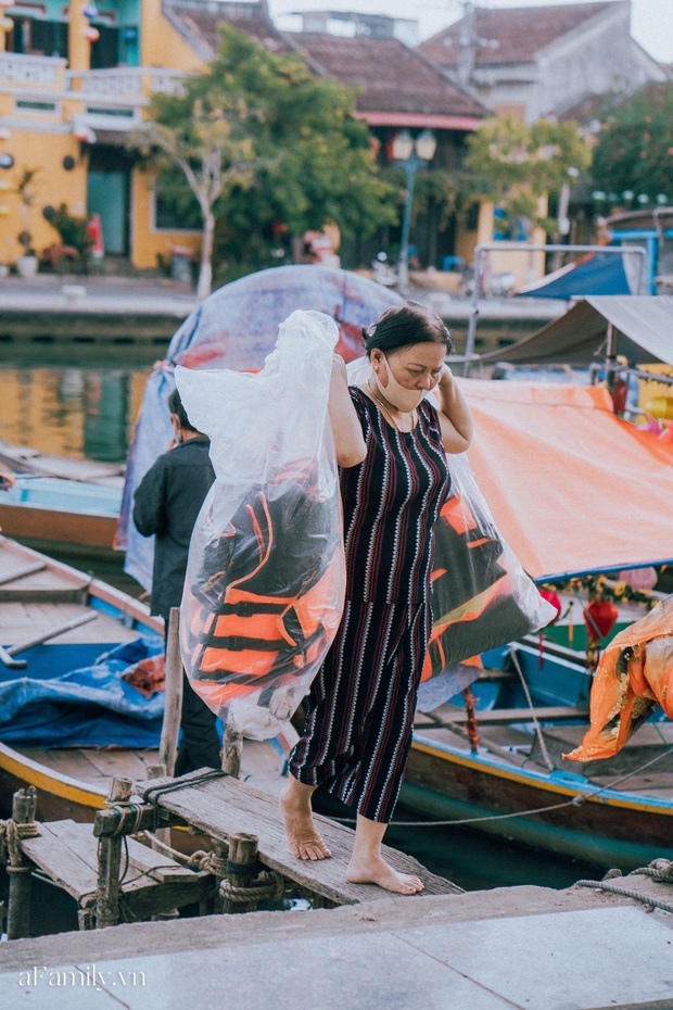 Chùm ảnh Hội An những ngày vắng khách du lịch vì dịch Covid-19, nhưng sự bình tĩnh và giữ ý thức chung khiến cuộc sống của người dân nơi đây vẫn nhẹ nhàng và luôn lạc quan - Ảnh 11.