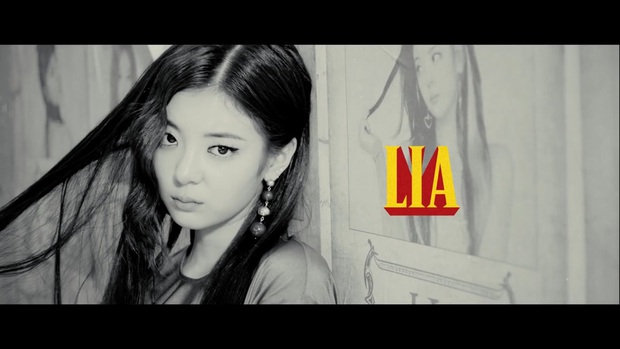 ITZY tung trailer siêu xịn cho album Not Shy nhưng JYP thiết kế poster muôn đời vẫn phèn làm fan thấy... xấu hổ giùm! - Ảnh 7.