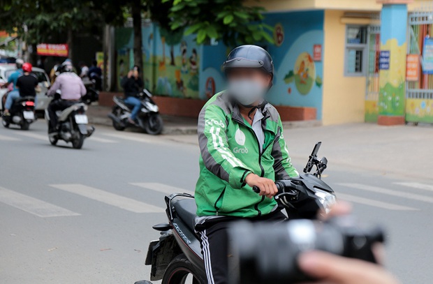 Vụ khẩn cấp tìm tài xế GrabBike chở BN450 mắc Covid-19 ở TP.HCM: Khách hàng không đặt xe qua ứng dụng, gây khó khăn trong việc tìm kiếm - Ảnh 1. Vụ khẩn cấp tìm tài xế GrabBike chở BN450 mắc Covid-19 ở TP.HCM: Khách hàng không đặt xe qua ứng dụng, gây khó khăn trong việc tìm kiếm - Ảnh 1.