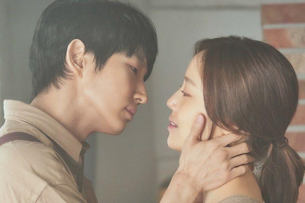 Review Flower Of Evil: Nội dung hấp dẫn nhưng chưa đủ ấn tượng, diễn xuất của Lee Jun Ki cứu cả bộ phim - Ảnh 1.