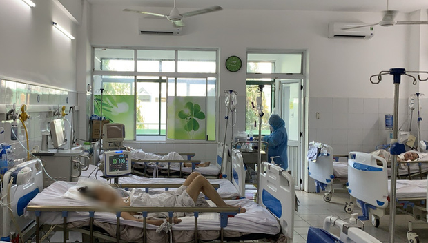 Chùm ảnh đặc biệt trong tâm dịch Đà Nẵng: Bác sĩ tất bật vào ca, nhân viên y tế xếp hàng dài xung phong vào khu cách ly chống Covid-19 - Ảnh 10. Chùm ảnh đặc biệt trong tâm dịch Đà Nẵng: Bác sĩ tất bật vào ca, nhân viên y tế xếp hàng dài xung phong vào khu cách ly chống Covid-19 - Ảnh 10.