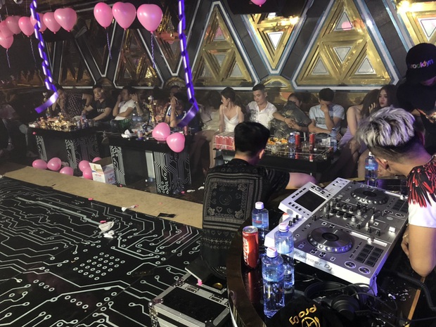 Đột kích vào quán karaoke ở Sài Gòn phát hiện 87 dân chơi dương tính với chất ma tuý - Ảnh 2.