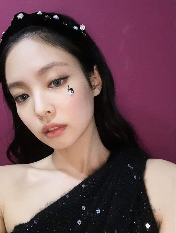 Jennie (BLACKPINK) tạm biệt Dương Quá về tóc đen thần thánh, tút lại visual khiến Knet khó tính cũng phải mê - Ảnh 2.