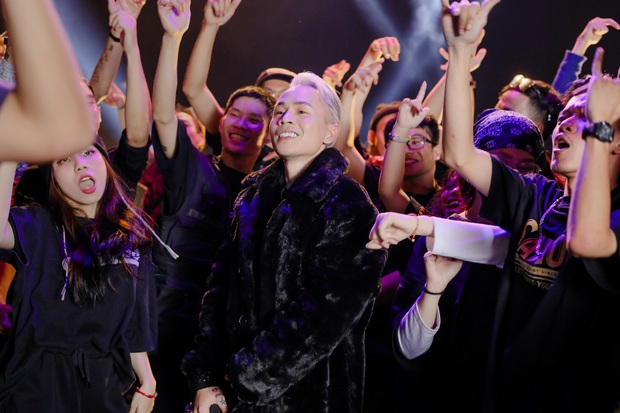 MV Binz được Ông trùm trang sức của Katy Perry, Miley Cyrus, Justin Bieber... chia sẻ và khen ngợi nồng nhiệt! - Ảnh 10. MV Binz được Ông trùm trang sức của Katy Perry, Miley Cyrus, Justin Bieber... chia sẻ và khen ngợi nồng nhiệt! - Ảnh 10.