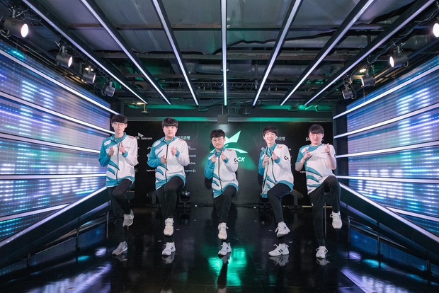 LCK mùa Hè 2020: Damwon Gaming bất ngờ vươn lên top 2 nhờ chiến thắng trước T1, DragonX vẫn duy trì mạch bất bại - Ảnh 4.