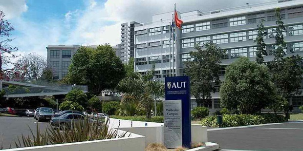 13 tuổi đã trở thành sinh viên, học 2 ngành 1 lúc, cô bé gốc Việt gây chấn động New zealand - Ảnh 3. 13 tuổi đã trở thành sinh viên, học 2 ngành 1 lúc, cô bé gốc Việt gây chấn động New zealand - Ảnh 3.